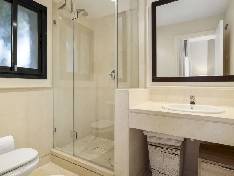 Apartment - Ground Floor Apartment в продаже в Benahavís, Málaga. В доме 2 спален и 3 ванных комнат. Площадь дома 130 м²