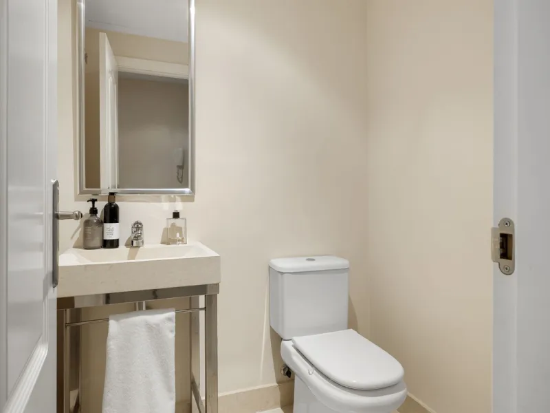 Apartment - Ground Floor Apartment в продаже в Benahavís, Málaga. В доме 2 спален и 3 ванных комнат. Площадь дома 130 м²