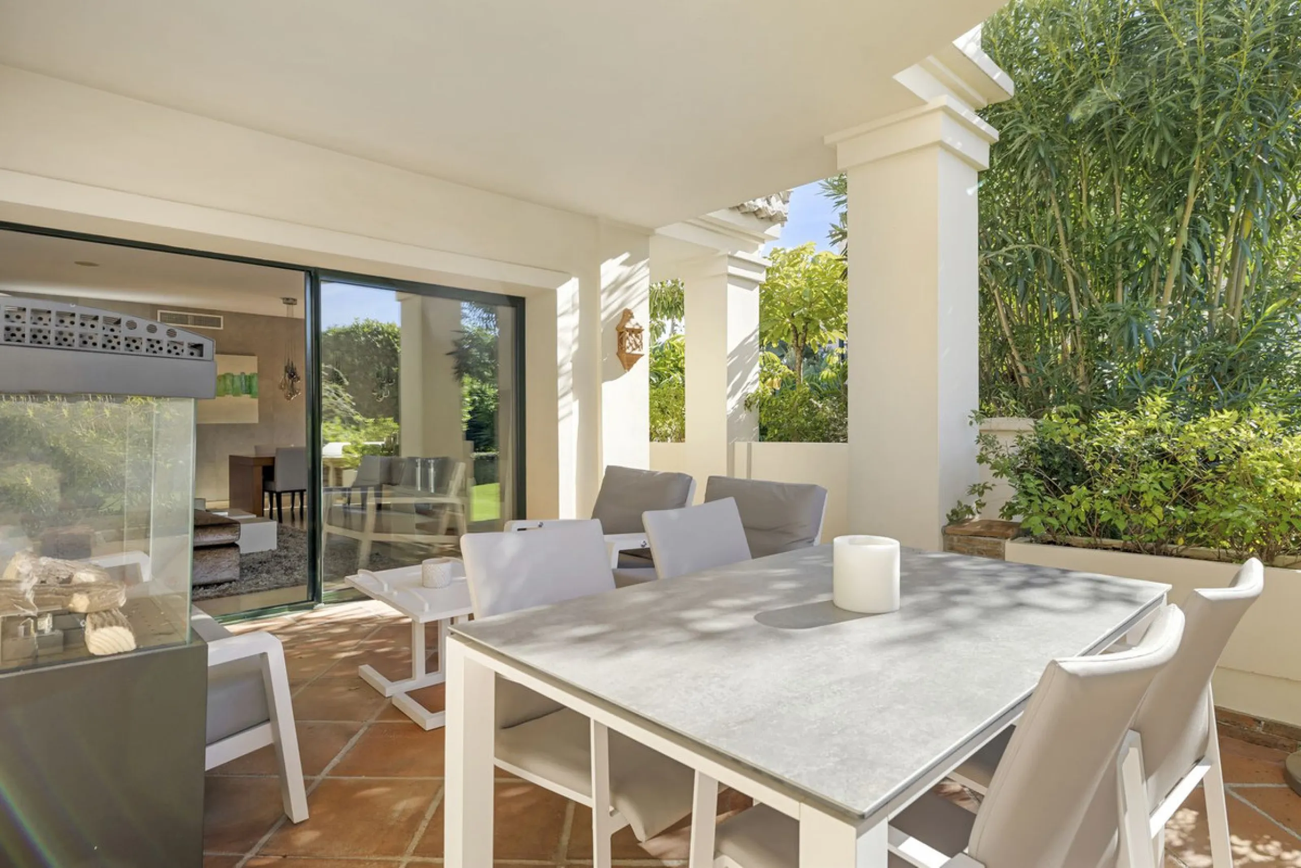 Apartment - Ground Floor Apartment в продаже в Benahavís, Málaga. В доме 2 спален и 3 ванных комнат. Площадь дома 130 м²