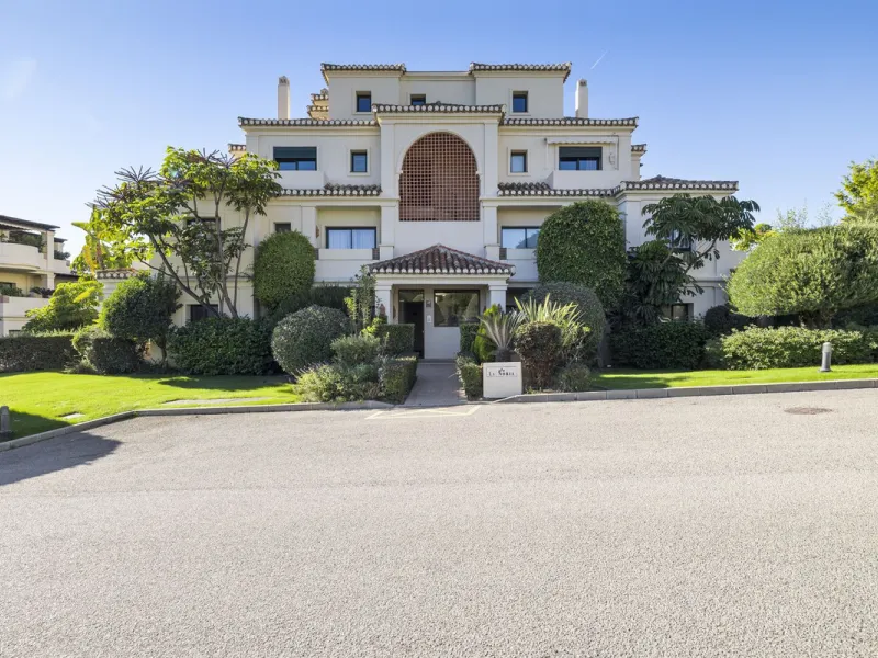 Apartment - Ground Floor Apartment в продаже в Benahavís, Málaga. В доме 2 спален и 3 ванных комнат. Площадь дома 130 м²
