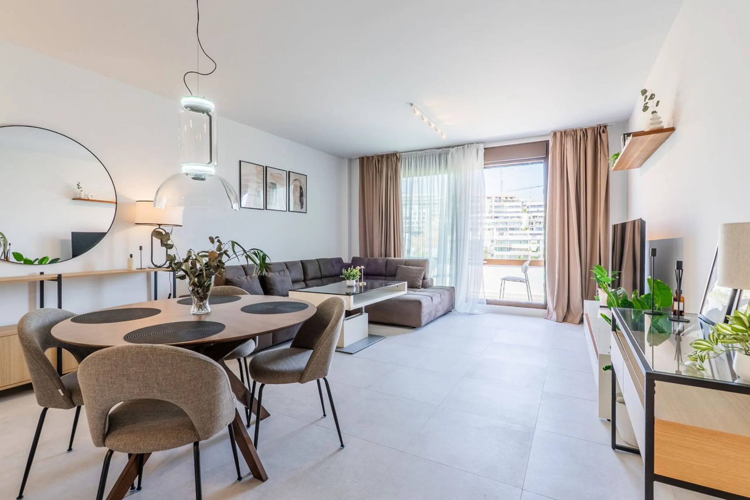 This stylish 93m² apartment with an 11m² terrace offers an ideal mix of contemporary comfort and an exceptional location. Only a 10-minute walk from the lively Estepona Port marina, the property features an airy open-plan design with a high-end kitchen, t