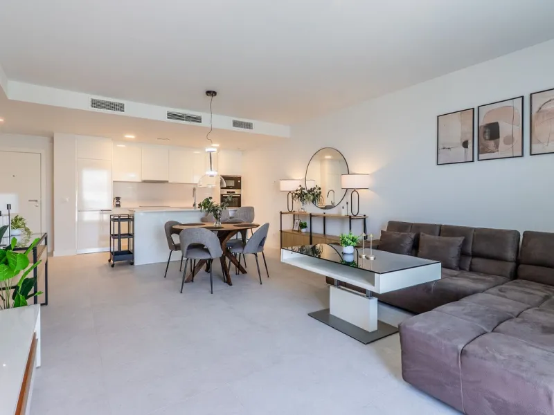 This stylish 93m² apartment with an 11m² terrace offers an ideal mix of contemporary comfort and an exceptional location. Only a 10-minute walk from the lively Estepona Port marina, the property features an airy open-plan design with a high-end kitchen, t