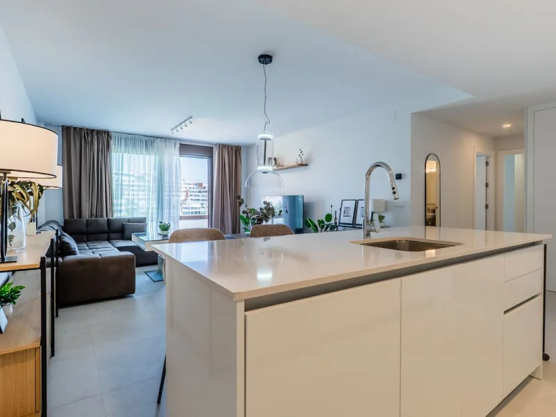This stylish 93m² apartment with an 11m² terrace offers an ideal mix of contemporary comfort and an exceptional location. Only a 10-minute walk from the lively Estepona Port marina, the property features an airy open-plan design with a high-end kitchen, t