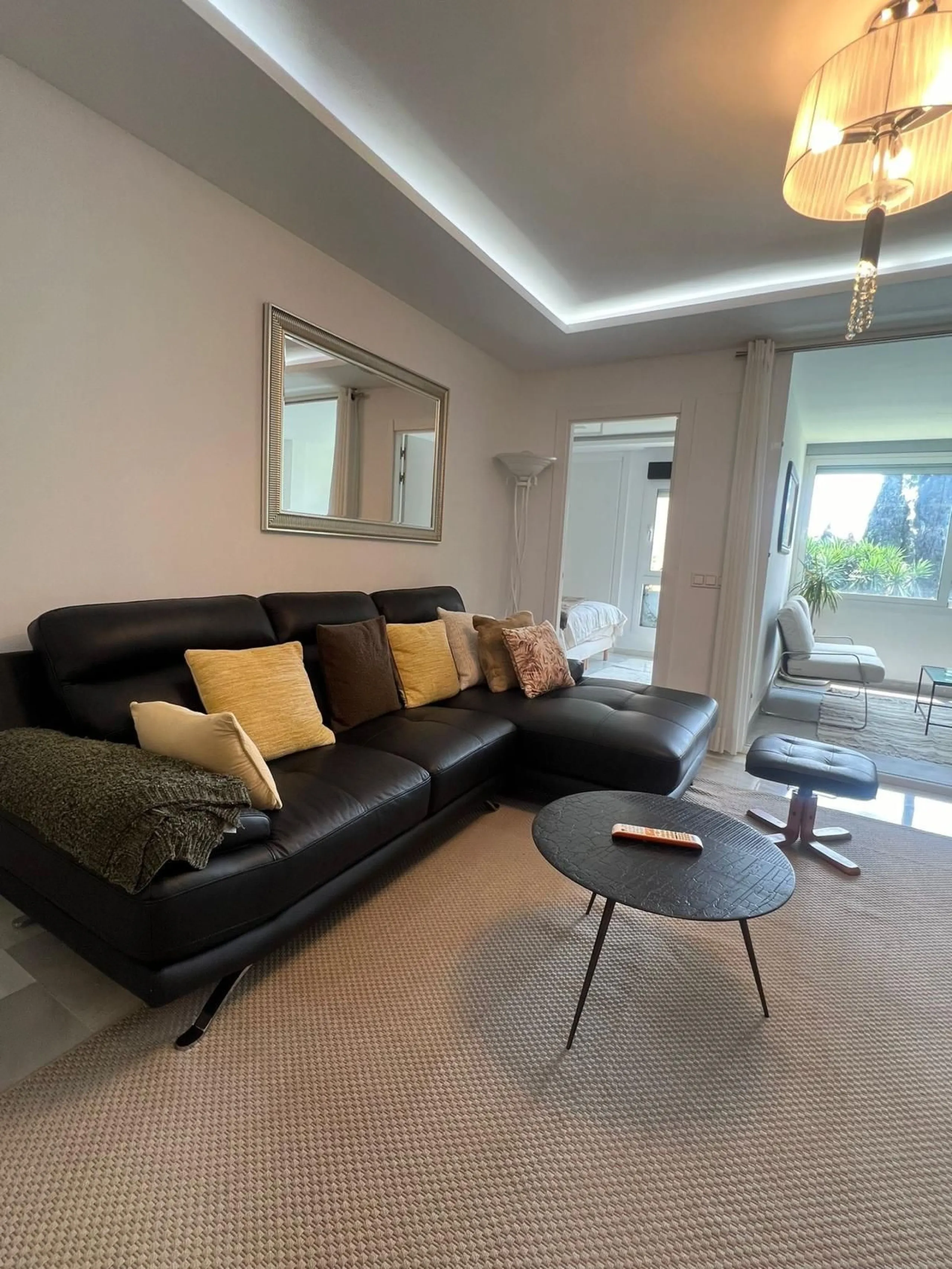 Discover this charming apartment in Nueva Andalucía, just a 5-minute walk from the beaches of Puerto Banús.