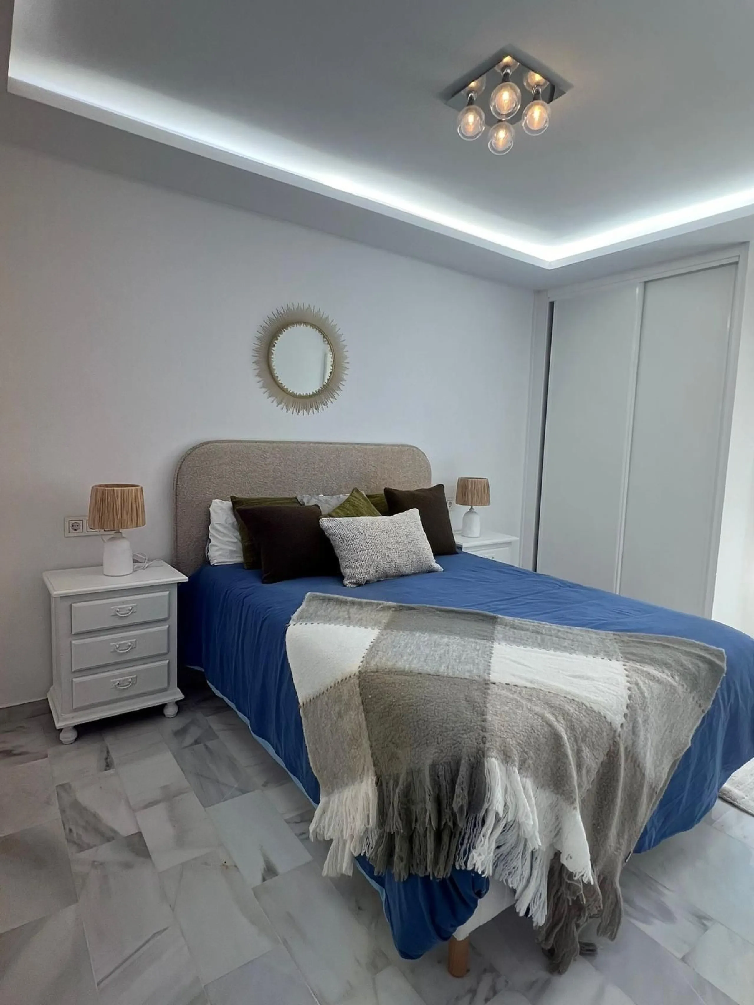 Discover this charming apartment in Nueva Andalucía, just a 5-minute walk from the beaches of Puerto Banús.