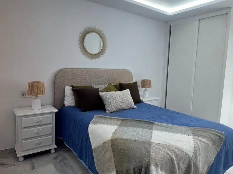 Discover this charming apartment in Nueva Andalucía, just a 5-minute walk from the beaches of Puerto Banús.