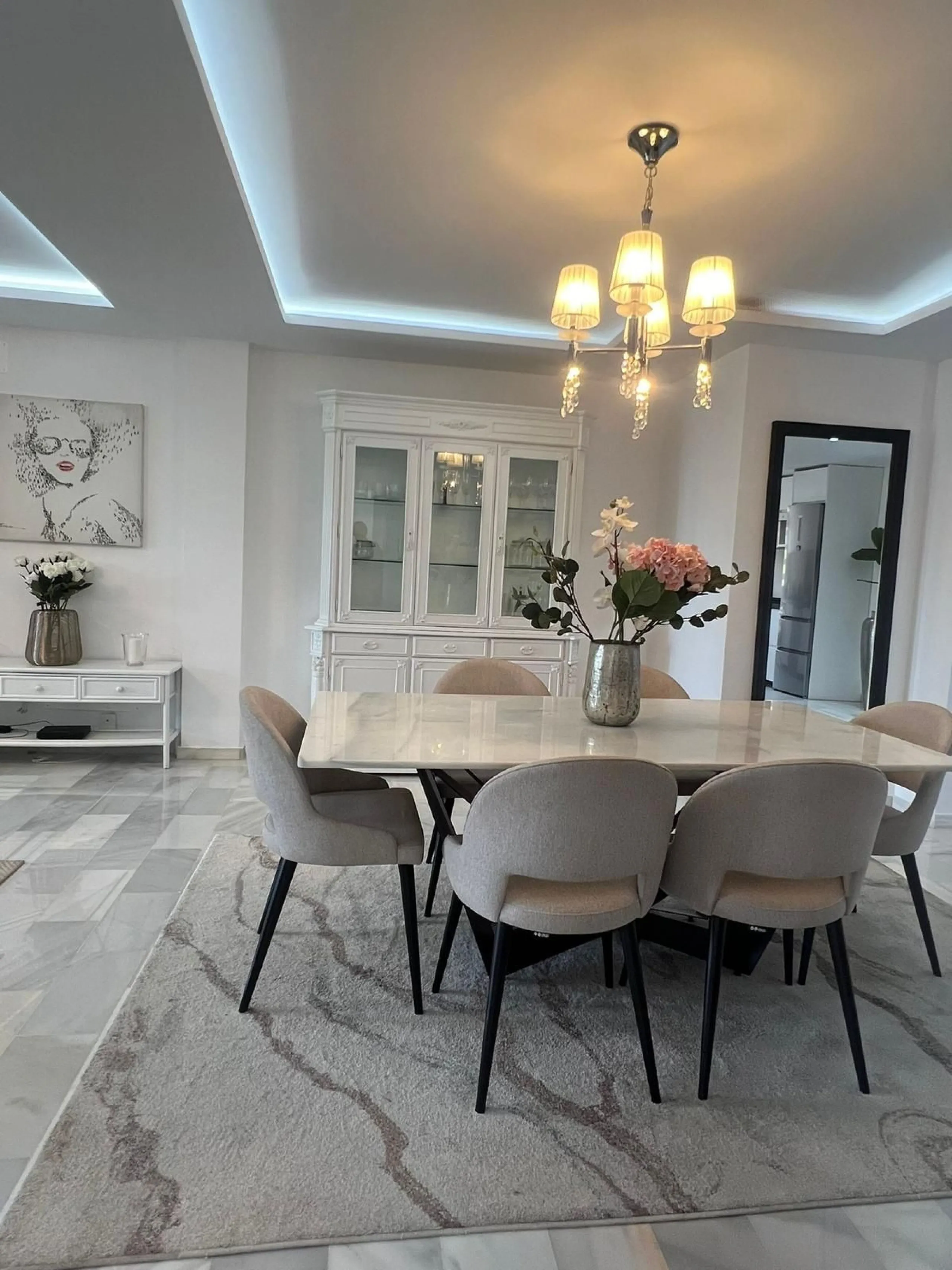 Discover this charming apartment in Nueva Andalucía, just a 5-minute walk from the beaches of Puerto Banús.