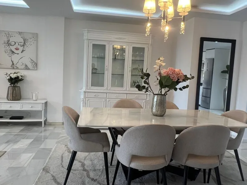 Discover this charming apartment in Nueva Andalucía, just a 5-minute walk from the beaches of Puerto Banús.