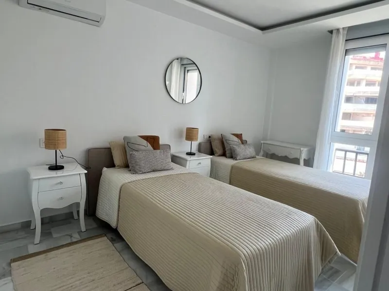 Discover this charming apartment in Nueva Andalucía, just a 5-minute walk from the beaches of Puerto Banús.