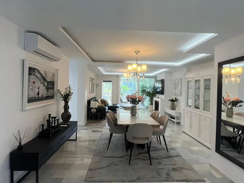 Discover this charming apartment in Nueva Andalucía, just a 5-minute walk from the beaches of Puerto Banús.