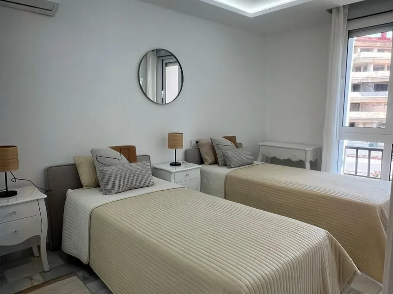 Discover this charming apartment in Nueva Andalucía, just a 5-minute walk from the beaches of Puerto Banús.