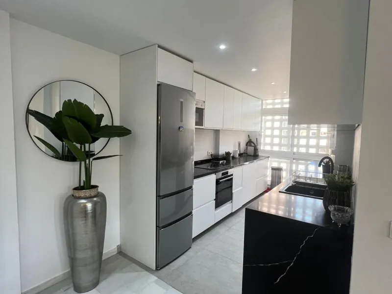 Discover this charming apartment in Nueva Andalucía, just a 5-minute walk from the beaches of Puerto Banús.