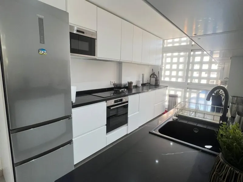 Discover this charming apartment in Nueva Andalucía, just a 5-minute walk from the beaches of Puerto Banús.