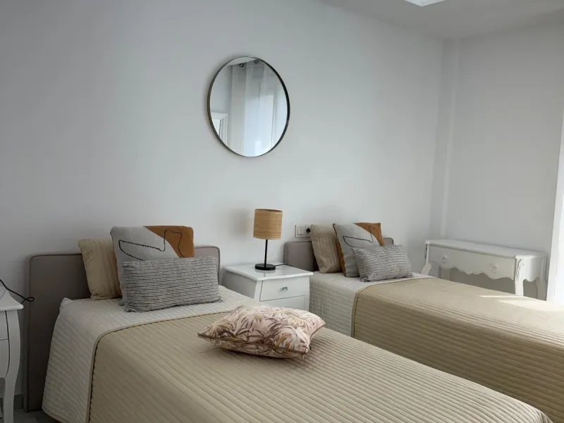 Discover this charming apartment in Nueva Andalucía, just a 5-minute walk from the beaches of Puerto Banús.