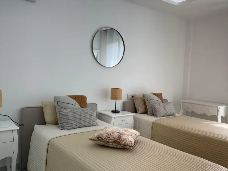 Discover this charming apartment in Nueva Andalucía, just a 5-minute walk from the beaches of Puerto Banús.