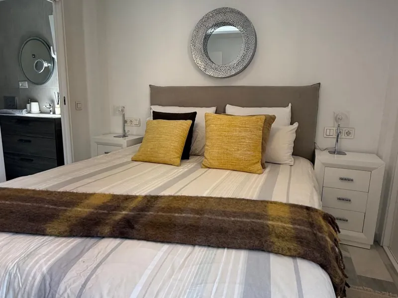 Discover this charming apartment in Nueva Andalucía, just a 5-minute walk from the beaches of Puerto Banús.