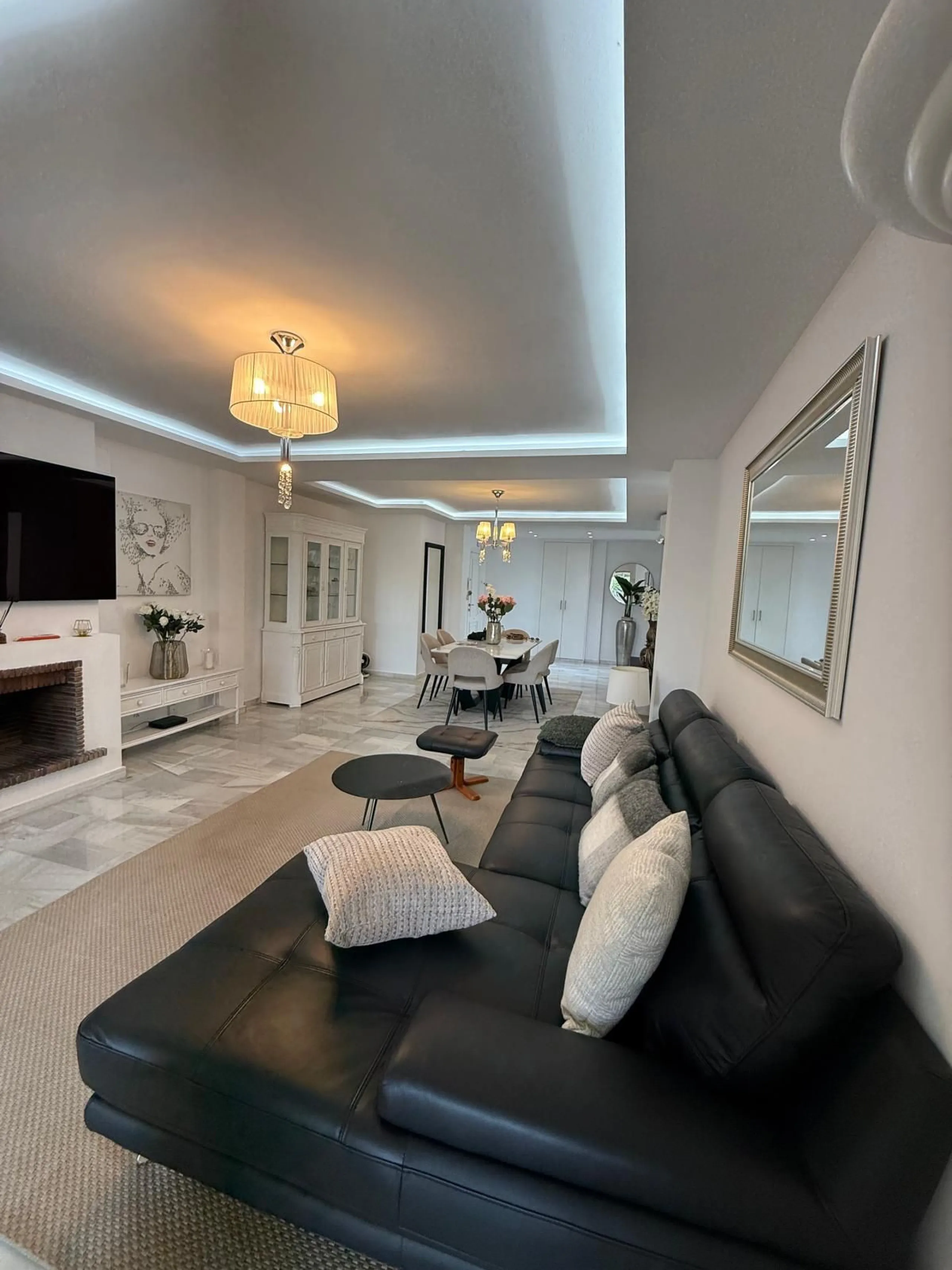 Discover this charming apartment in Nueva Andalucía, just a 5-minute walk from the beaches of Puerto Banús.