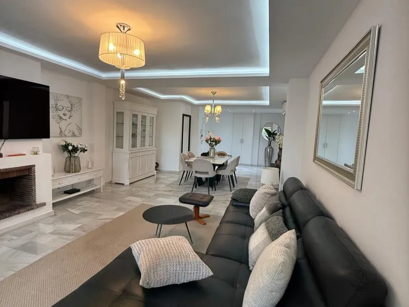 Discover this charming apartment in Nueva Andalucía, just a 5-minute walk from the beaches of Puerto Banús.