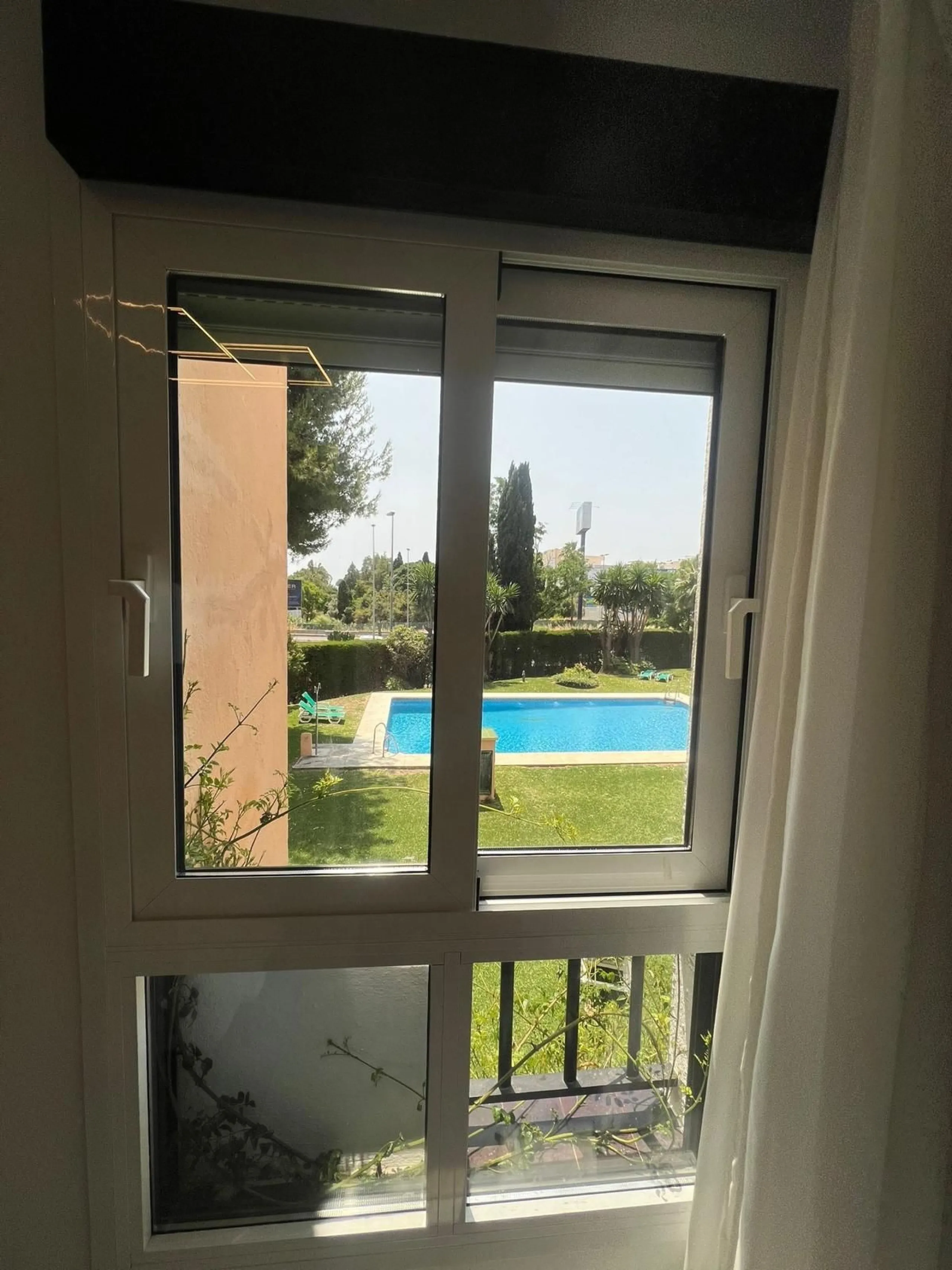 Discover this charming apartment in Nueva Andalucía, just a 5-minute walk from the beaches of Puerto Banús.