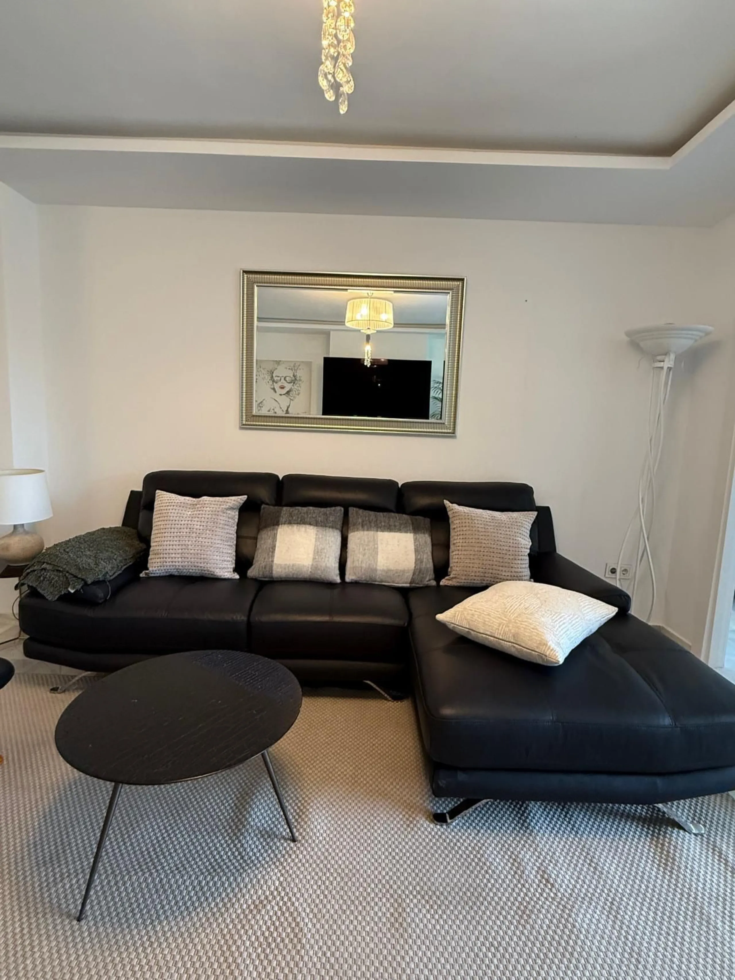 Discover this charming apartment in Nueva Andalucía, just a 5-minute walk from the beaches of Puerto Banús.