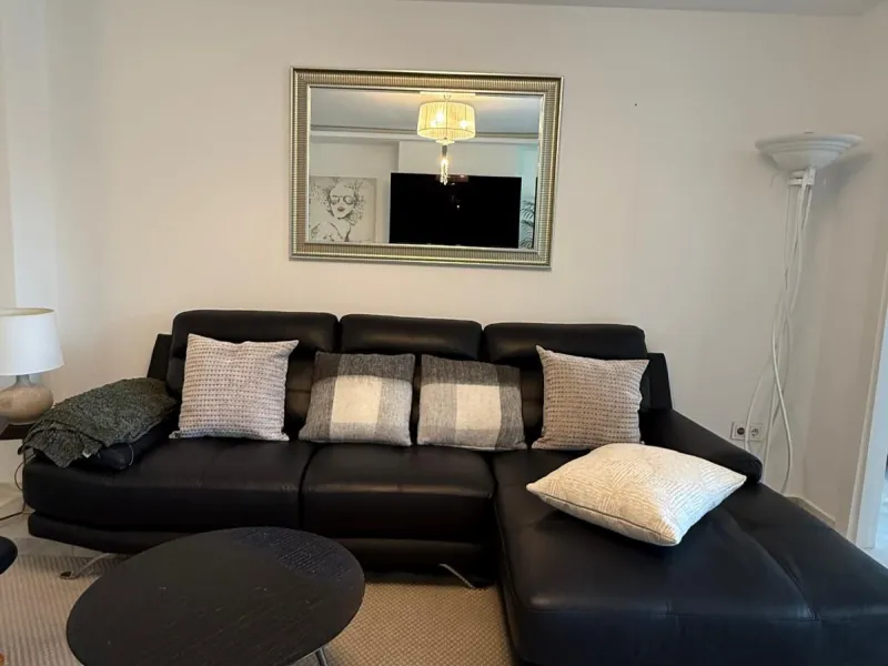 Discover this charming apartment in Nueva Andalucía, just a 5-minute walk from the beaches of Puerto Banús.