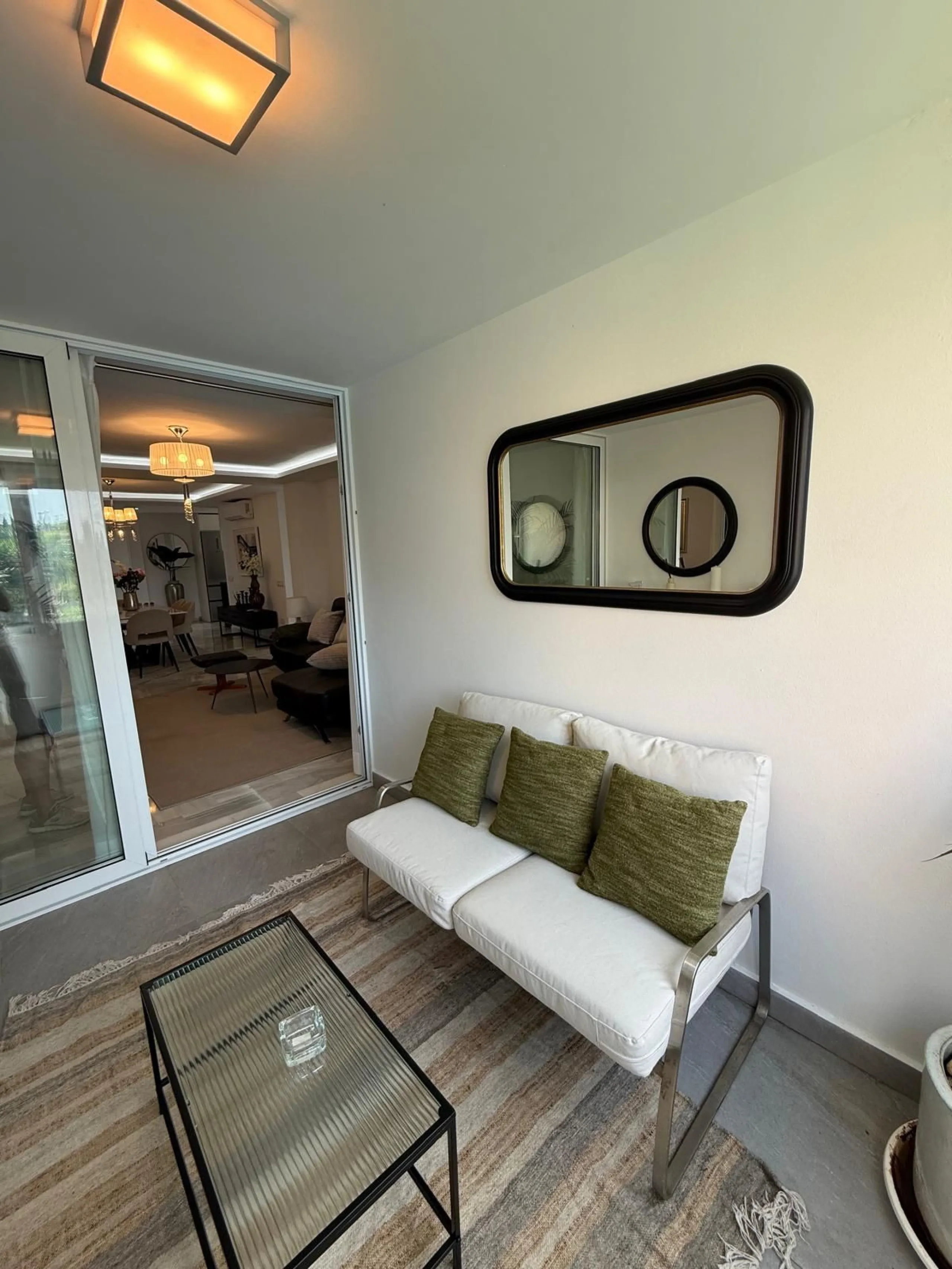 Discover this charming apartment in Nueva Andalucía, just a 5-minute walk from the beaches of Puerto Banús.