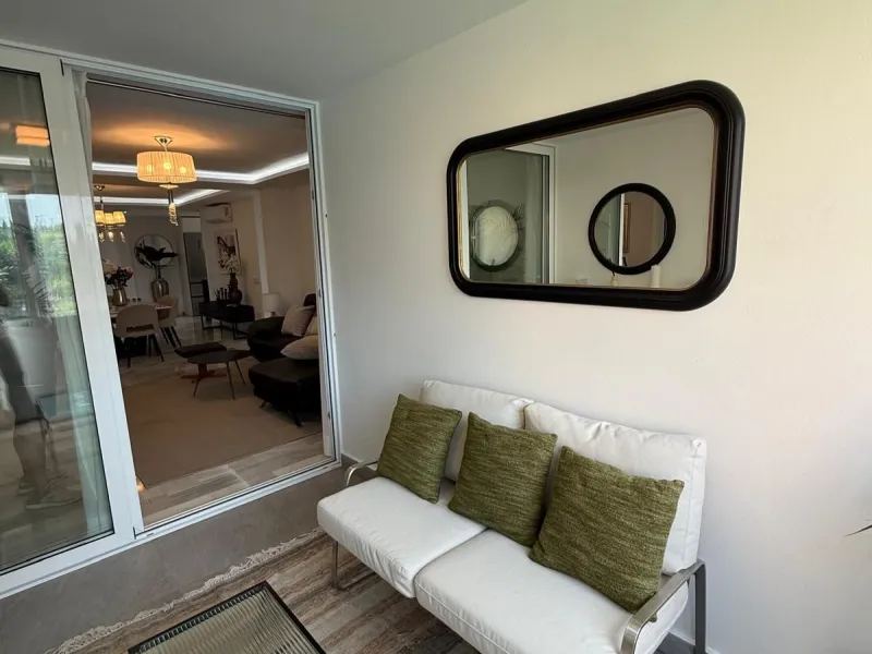 Discover this charming apartment in Nueva Andalucía, just a 5-minute walk from the beaches of Puerto Banús.