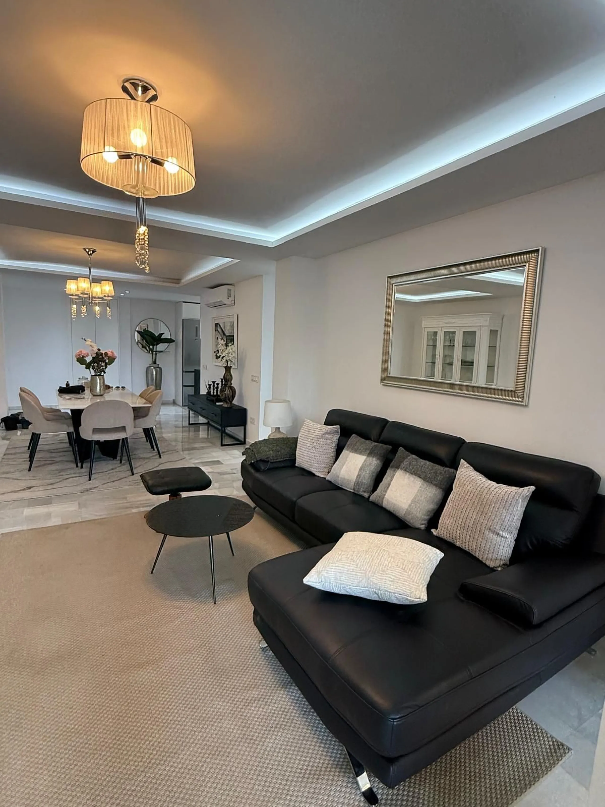 Discover this charming apartment in Nueva Andalucía, just a 5-minute walk from the beaches of Puerto Banús.