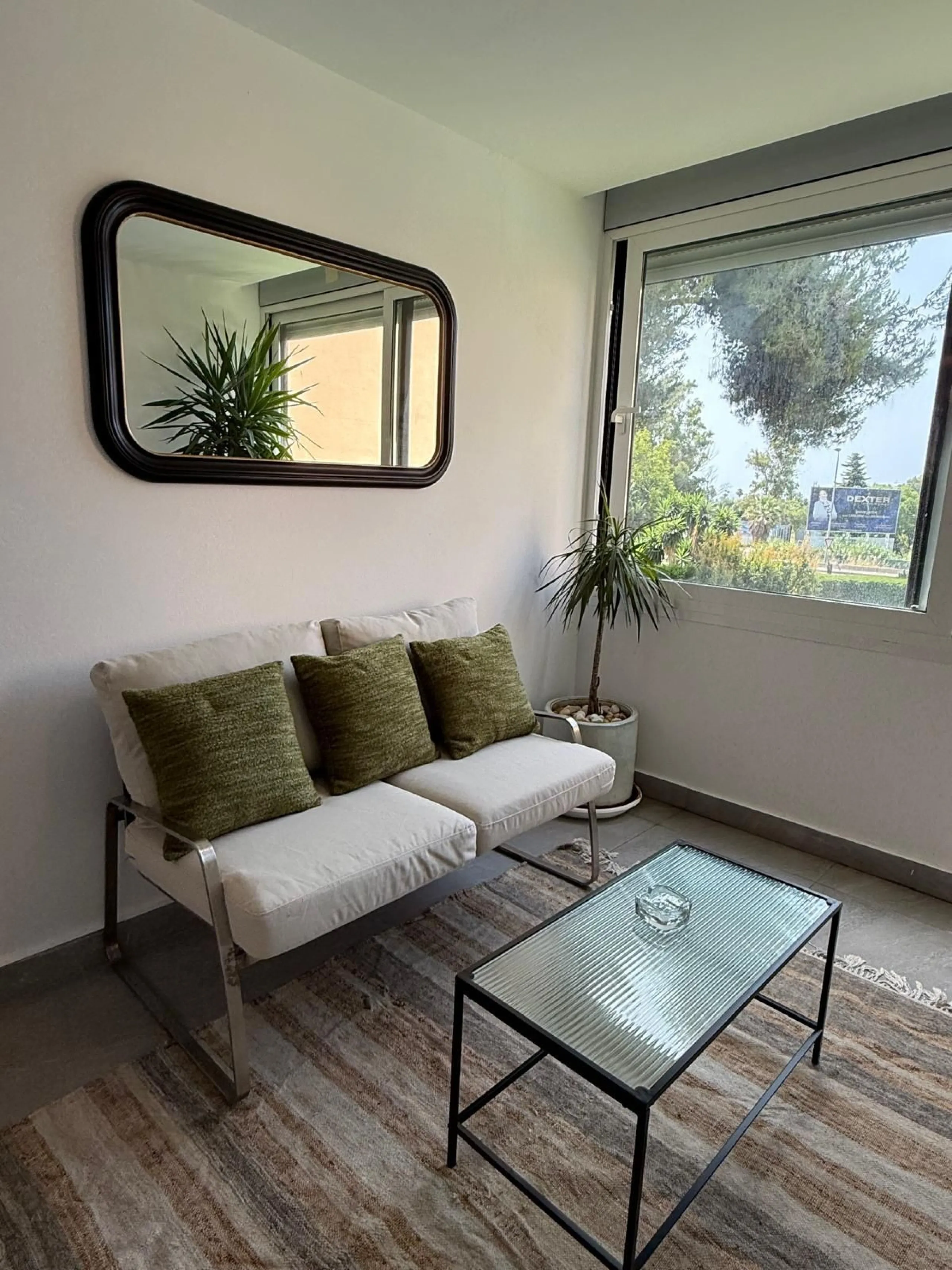 Discover this charming apartment in Nueva Andalucía, just a 5-minute walk from the beaches of Puerto Banús.