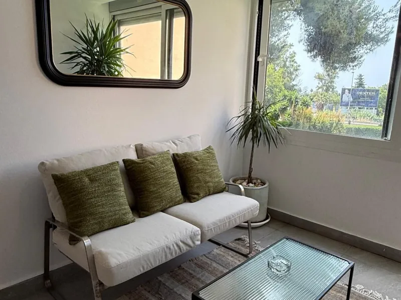 Discover this charming apartment in Nueva Andalucía, just a 5-minute walk from the beaches of Puerto Banús.