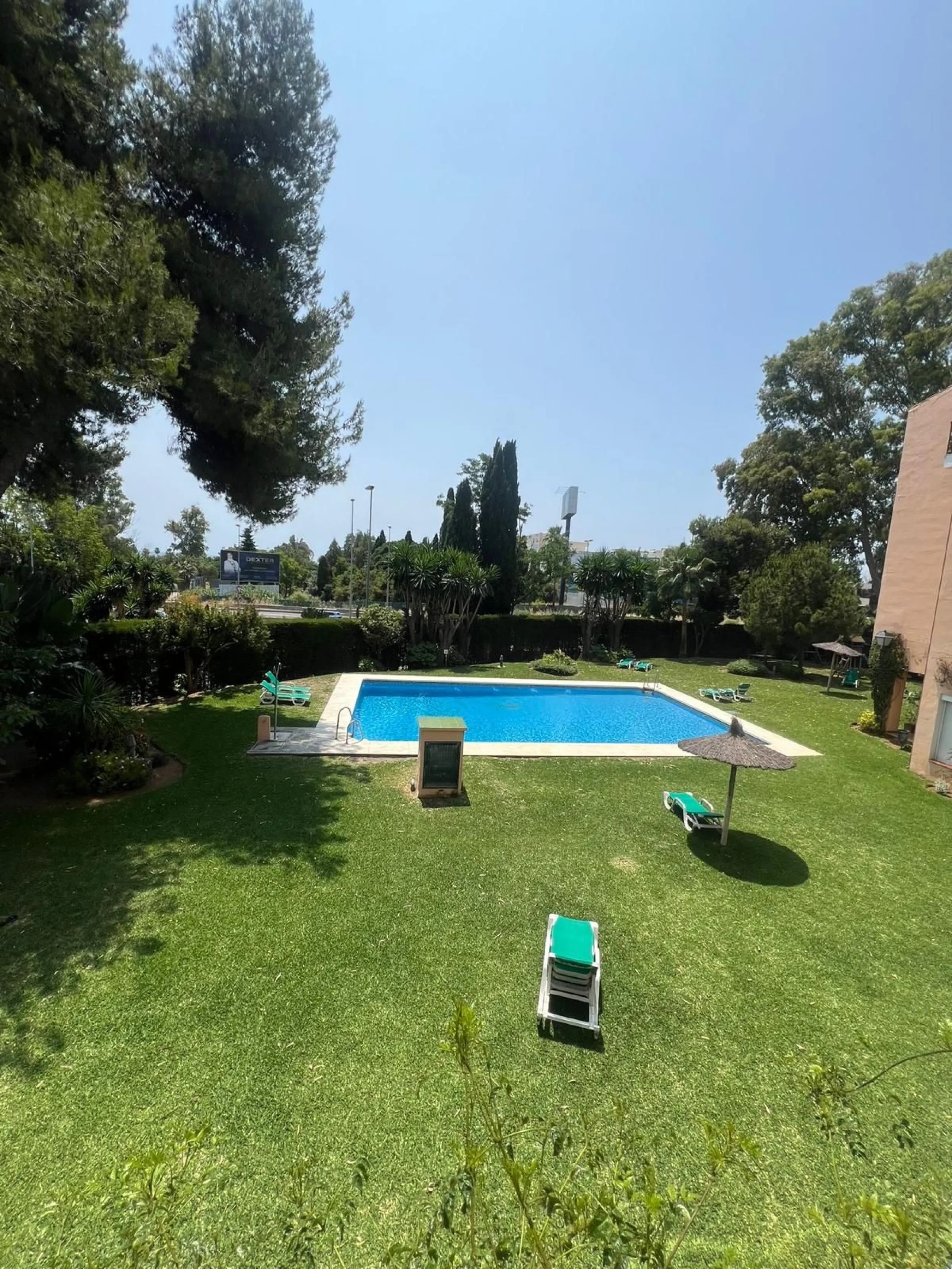 Discover this charming apartment in Nueva Andalucía, just a 5-minute walk from the beaches of Puerto Banús.