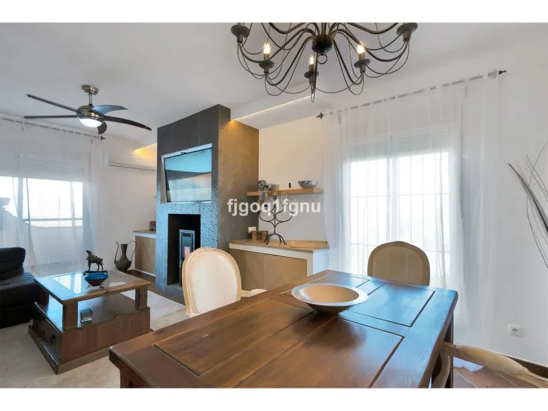 House - Detached Villa в продаже в Coín, Málaga. В доме 3 спален и 2 ванных комнат. Площадь дома 287 м². Площадь участка 432 м²