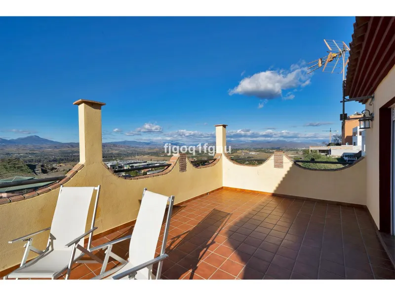 House in Sierra Chica, Coín – Views of the Guadalhorce Valley