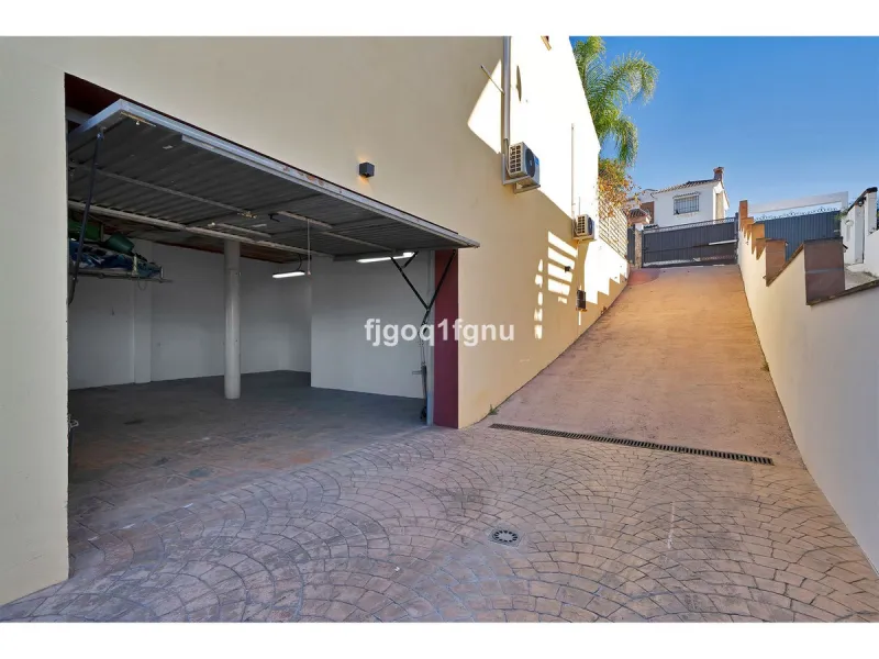 House in Sierra Chica, Coín – Views of the Guadalhorce Valley