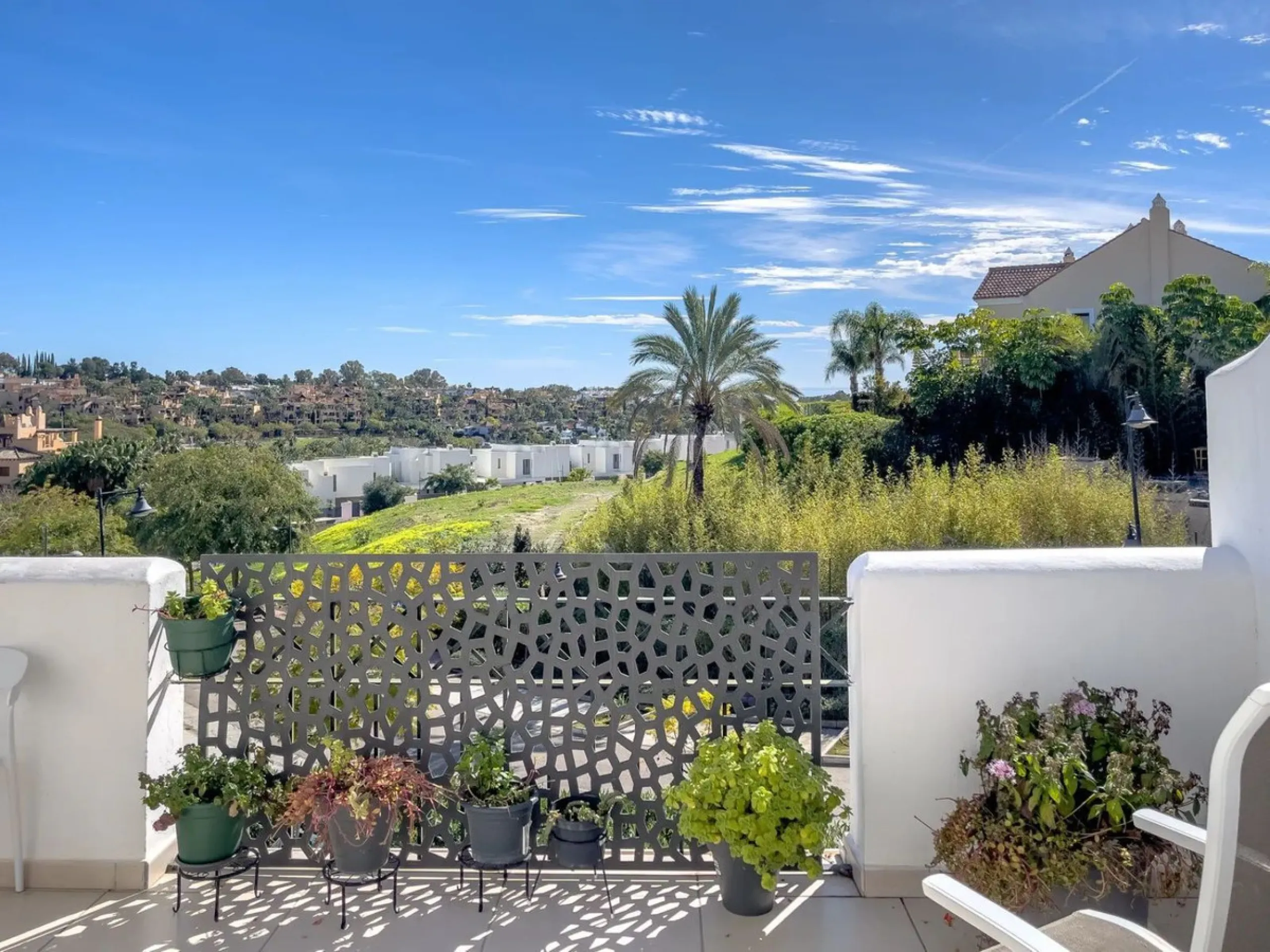 Welcome to your modern oasis in the heart of El Paraiso, Estepona! This stunning townhouse has been meticulously reformed to the highest standard, offering luxurious living in a popular and sought-after area.