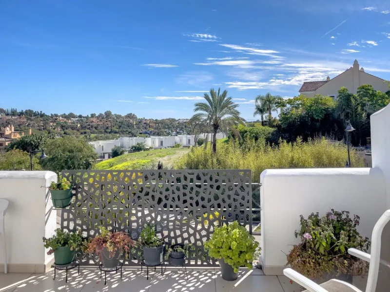 House - Townhouse в продаже в El Paraiso, Málaga. В доме 3 спален и 3 ванных комнат. Площадь дома 161 м²