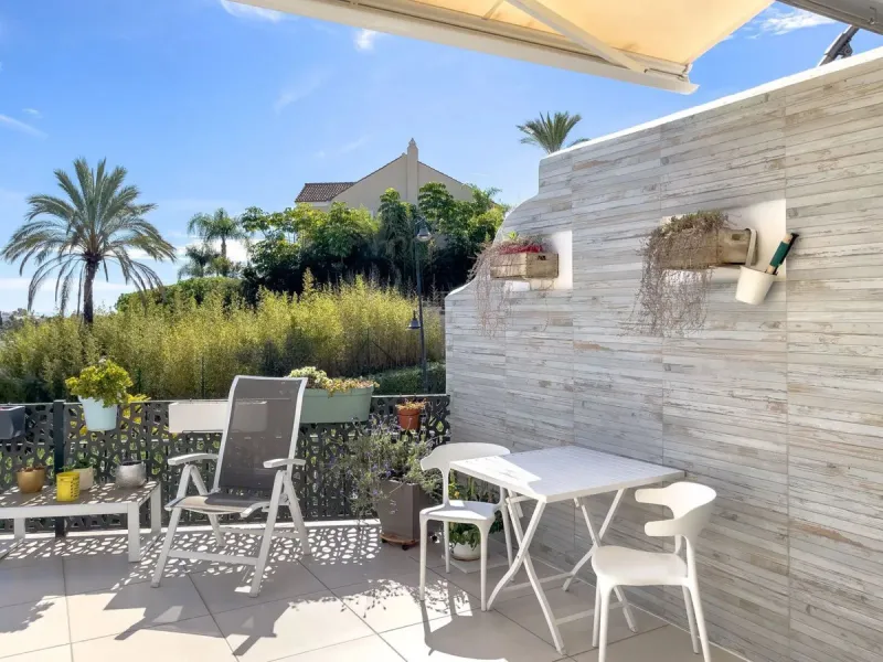 Welcome to your modern oasis in the heart of El Paraiso, Estepona! This stunning townhouse has been meticulously reformed to the highest standard, offering luxurious living in a popular and sought-after area.