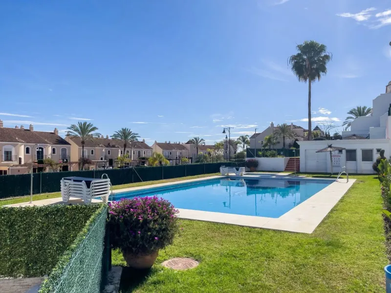 Welcome to your modern oasis in the heart of El Paraiso, Estepona! This stunning townhouse has been meticulously reformed to the highest standard, offering luxurious living in a popular and sought-after area.