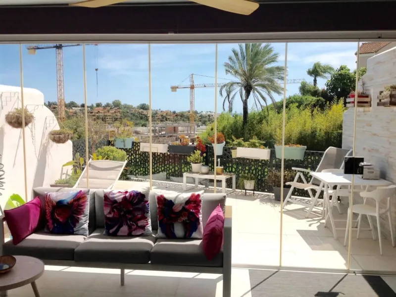 Welcome to your modern oasis in the heart of El Paraiso, Estepona! This stunning townhouse has been meticulously reformed to the highest standard, offering luxurious living in a popular and sought-after area.