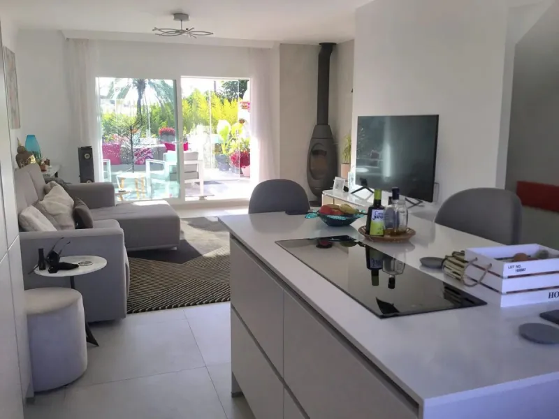 Welcome to your modern oasis in the heart of El Paraiso, Estepona! This stunning townhouse has been meticulously reformed to the highest standard, offering luxurious living in a popular and sought-after area.