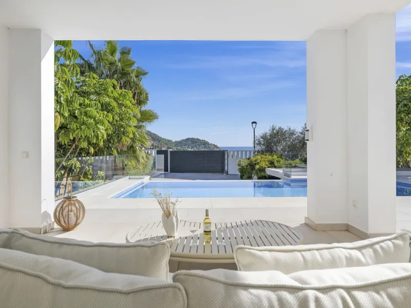 House - Detached Villa в продаже в Mijas, Málaga. В доме 3 спален и 3 ванных комнат. Площадь дома 163 м²