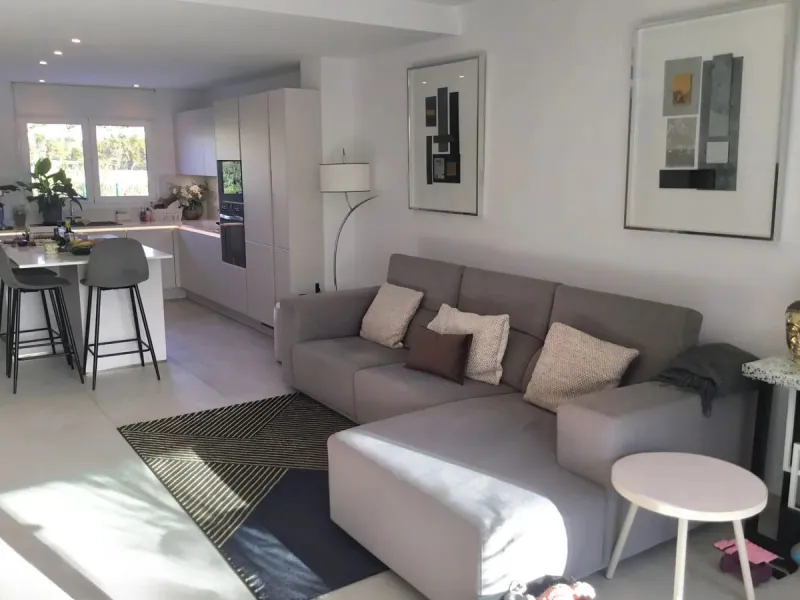 Welcome to your modern oasis in the heart of El Paraiso, Estepona! This stunning townhouse has been meticulously reformed to the highest standard, offering luxurious living in a popular and sought-after area.