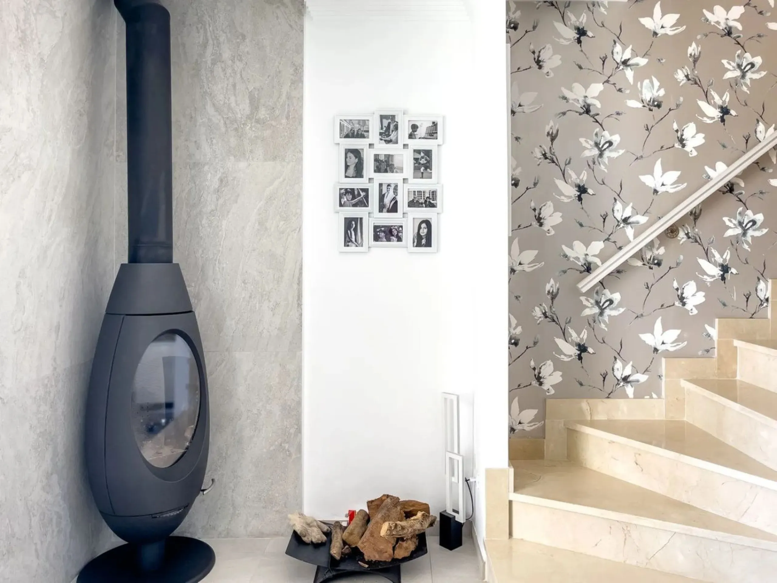 Welcome to your modern oasis in the heart of El Paraiso, Estepona! This stunning townhouse has been meticulously reformed to the highest standard, offering luxurious living in a popular and sought-after area.