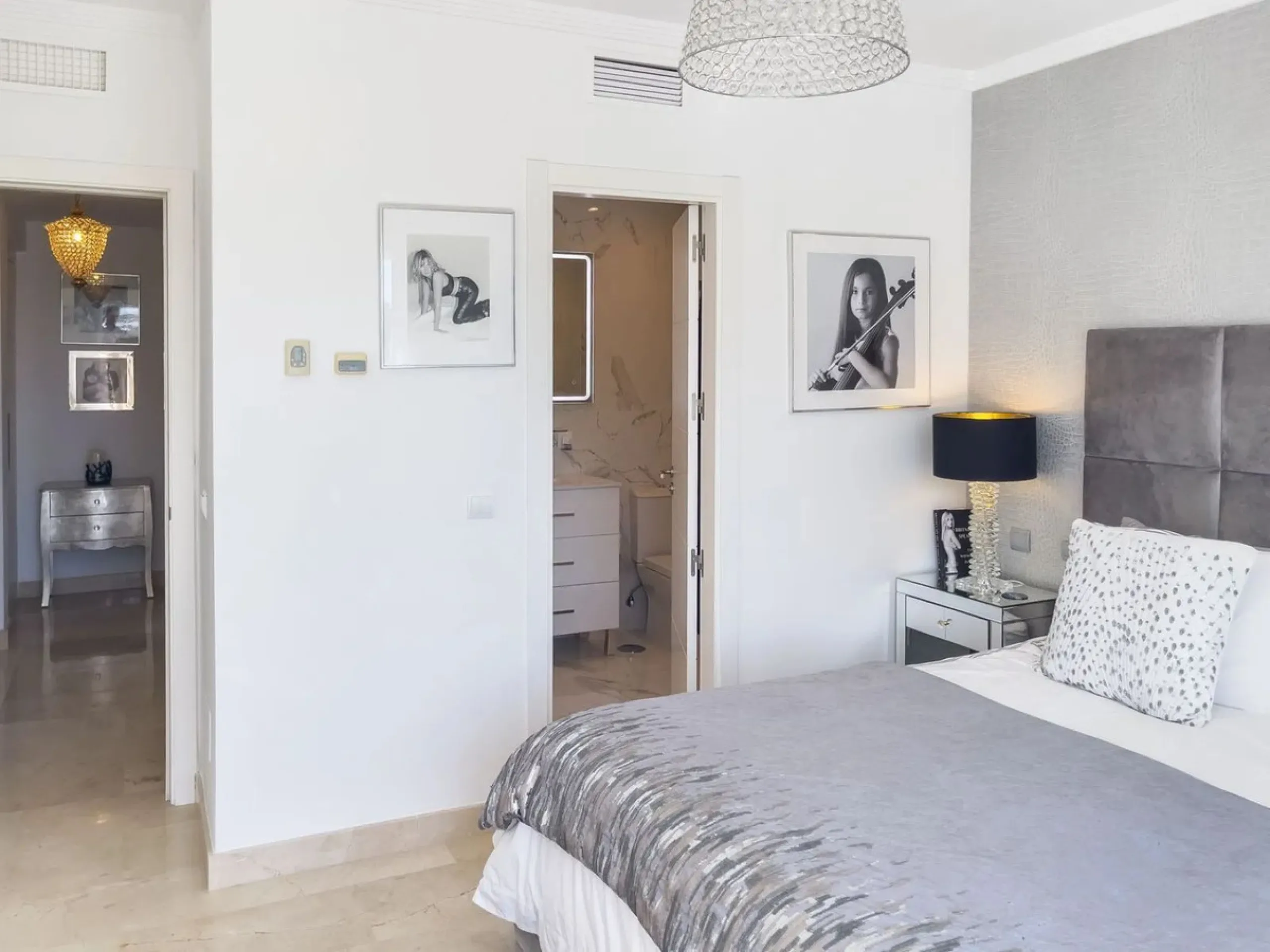 Welcome to your modern oasis in the heart of El Paraiso, Estepona! This stunning townhouse has been meticulously reformed to the highest standard, offering luxurious living in a popular and sought-after area.