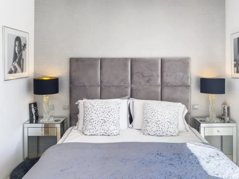 Welcome to your modern oasis in the heart of El Paraiso, Estepona! This stunning townhouse has been meticulously reformed to the highest standard, offering luxurious living in a popular and sought-after area.
