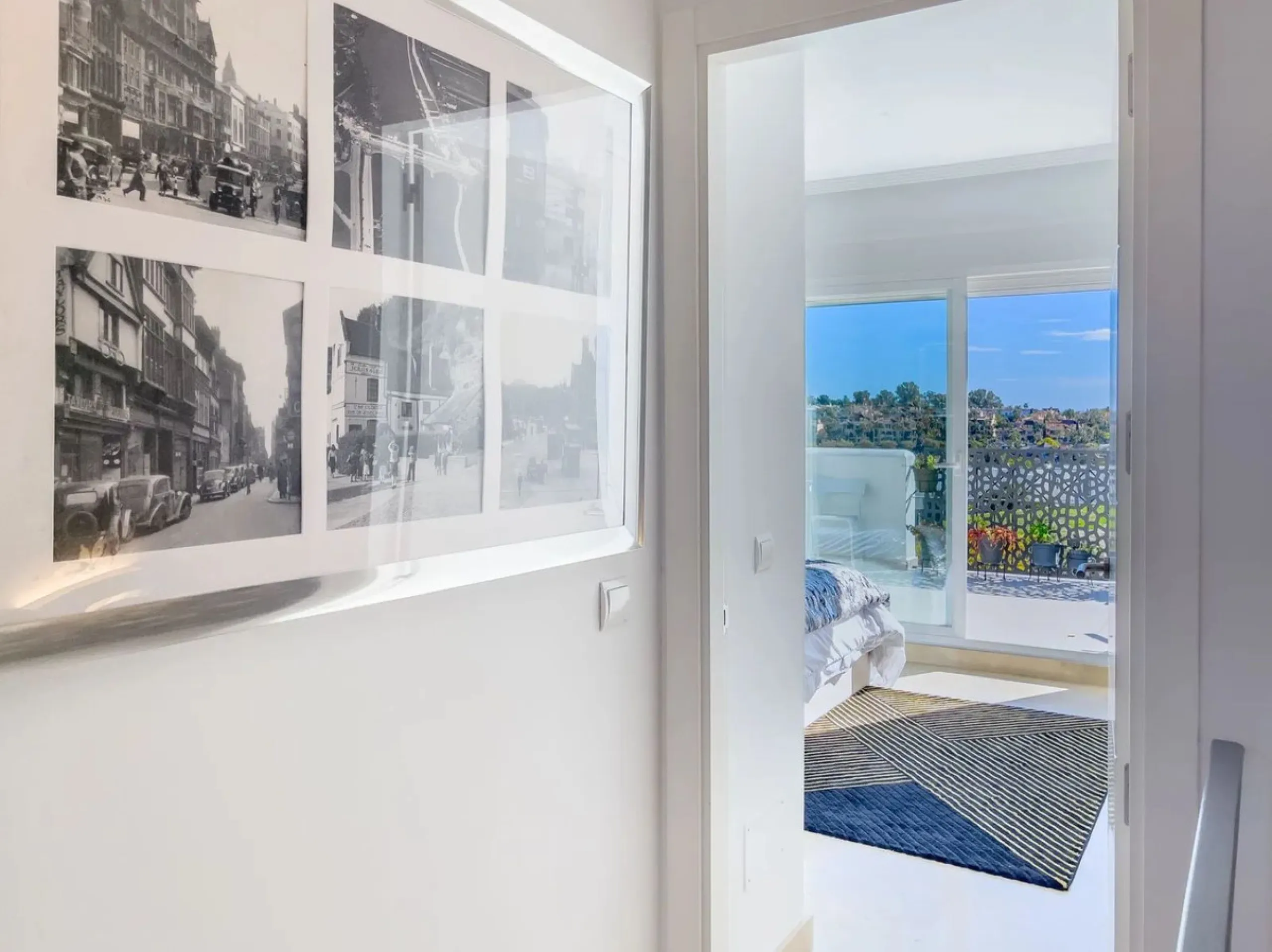 Welcome to your modern oasis in the heart of El Paraiso, Estepona! This stunning townhouse has been meticulously reformed to the highest standard, offering luxurious living in a popular and sought-after area.