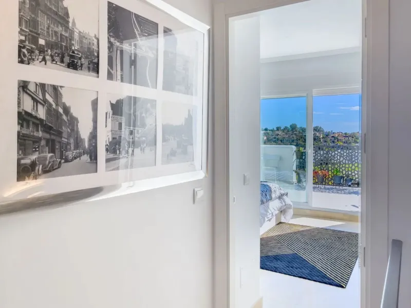 Welcome to your modern oasis in the heart of El Paraiso, Estepona! This stunning townhouse has been meticulously reformed to the highest standard, offering luxurious living in a popular and sought-after area.