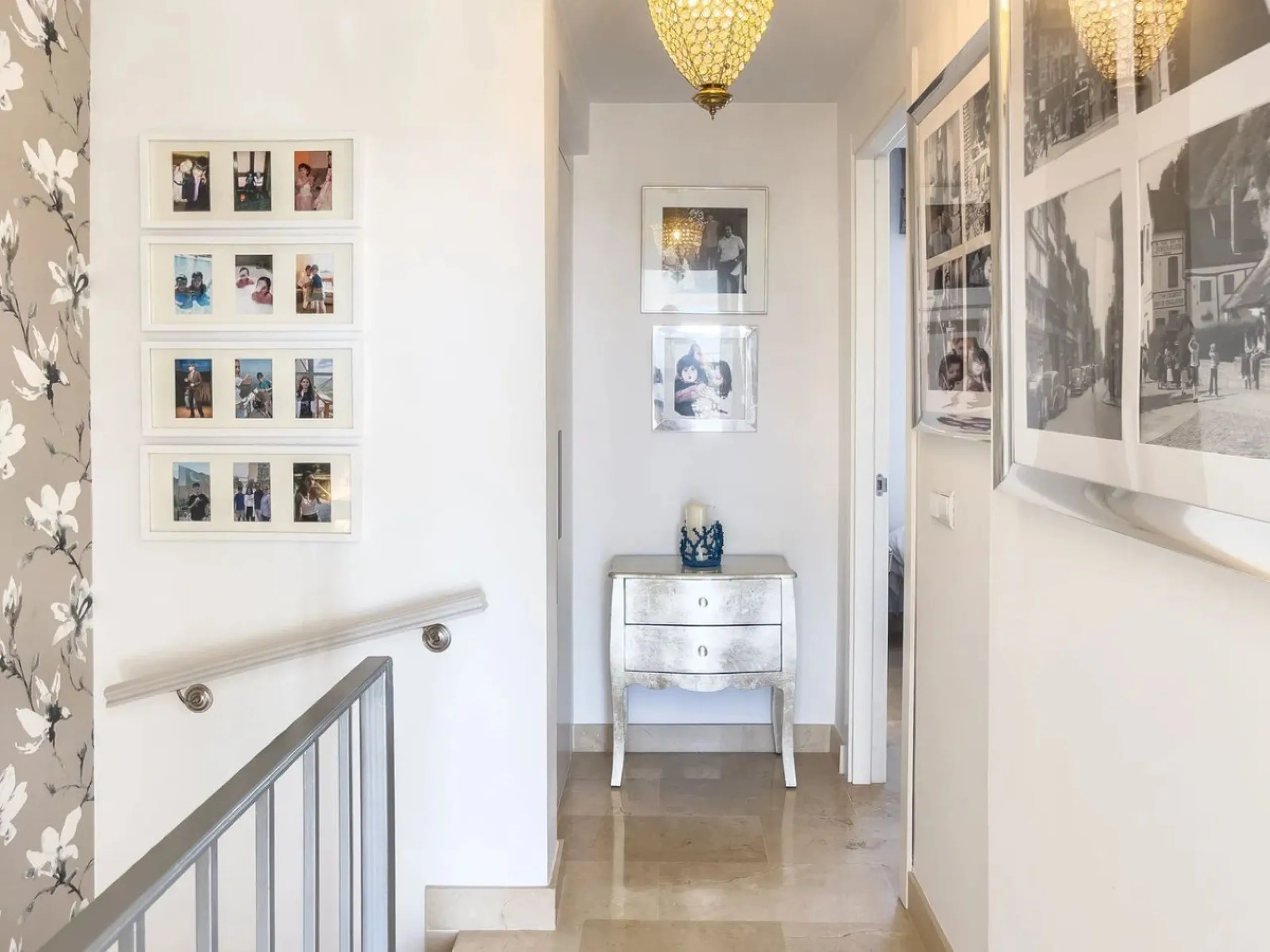 Welcome to your modern oasis in the heart of El Paraiso, Estepona! This stunning townhouse has been meticulously reformed to the highest standard, offering luxurious living in a popular and sought-after area.