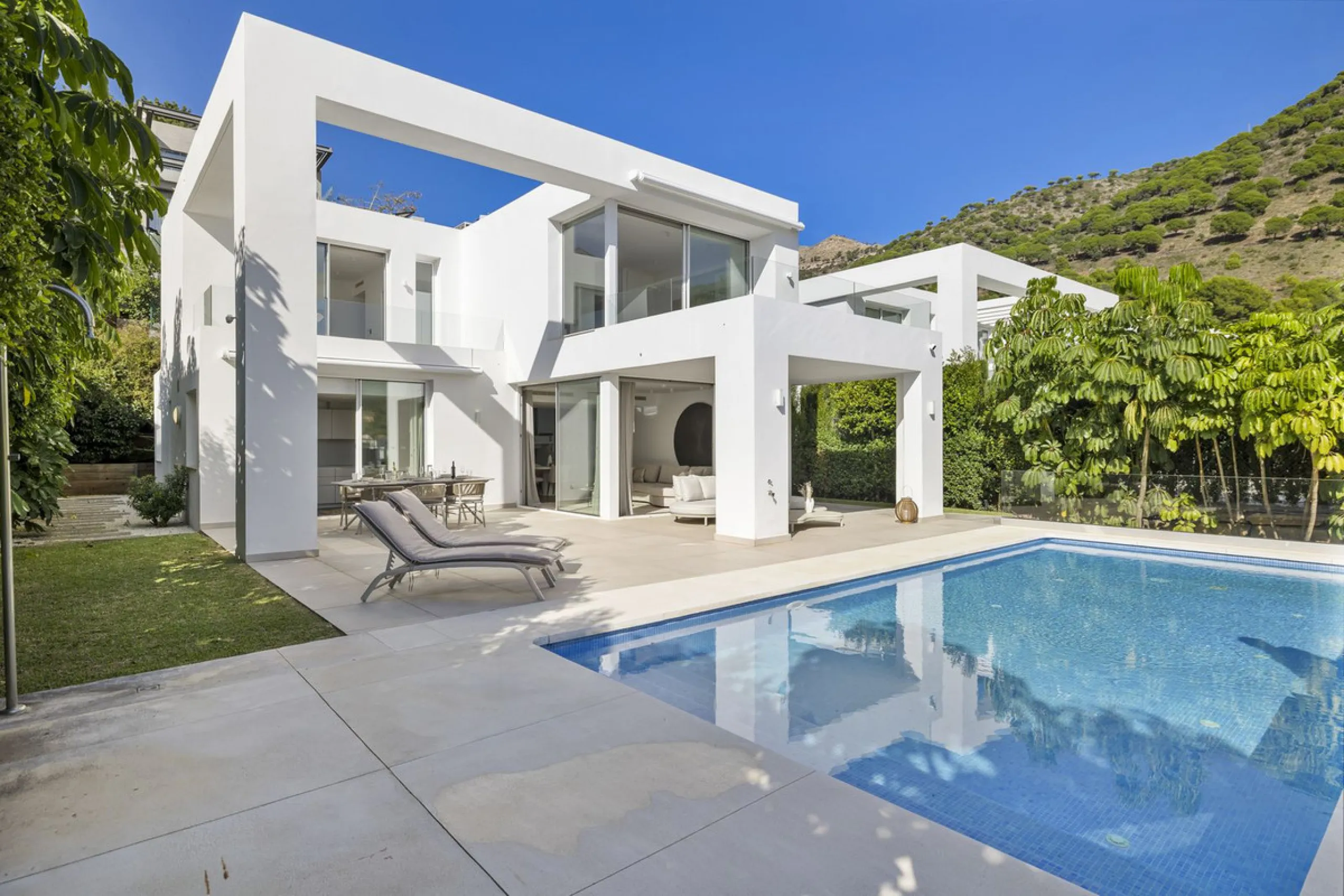 House - Detached Villa в продаже в Mijas, Málaga. В доме 3 спален и 3 ванных комнат. Площадь дома 163 м²