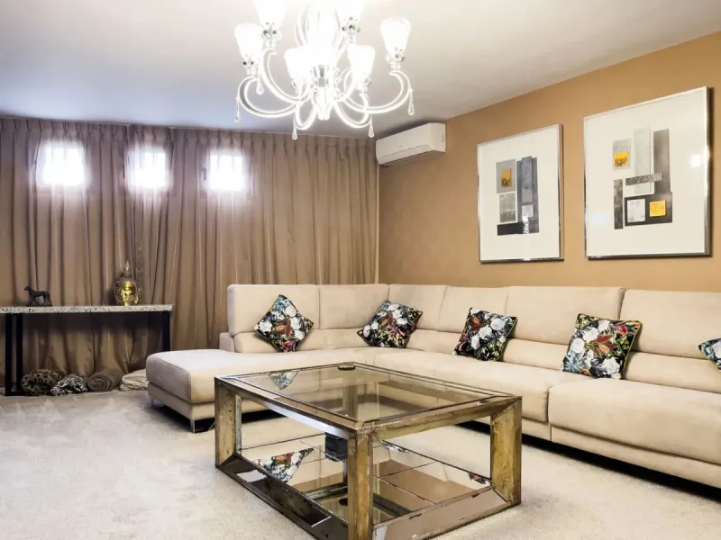 Welcome to your modern oasis in the heart of El Paraiso, Estepona! This stunning townhouse has been meticulously reformed to the highest standard, offering luxurious living in a popular and sought-after area.